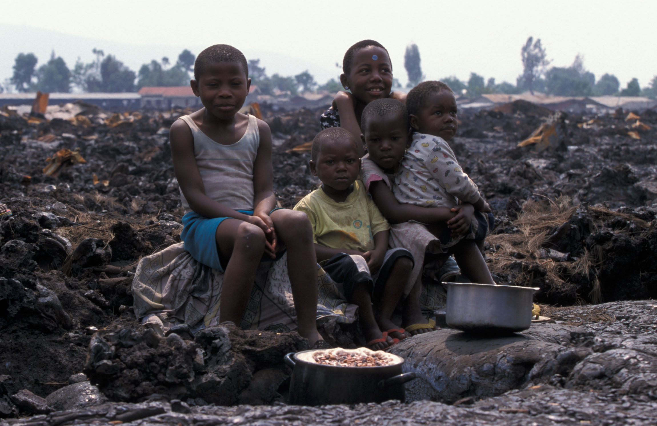Голоден нищие. Голодающие дети Африки третий мир.